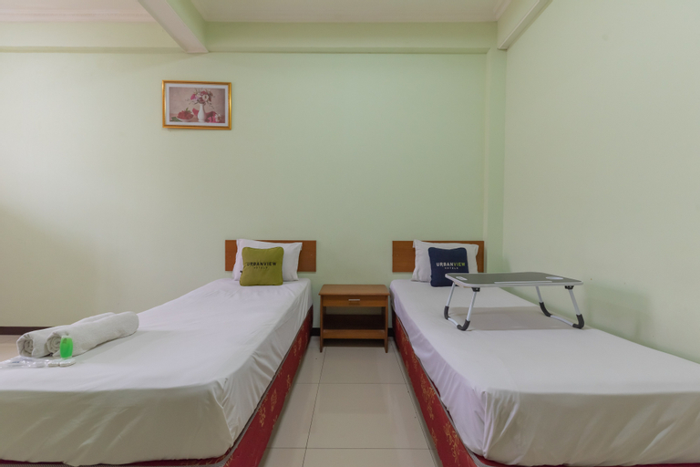 Urbanview Hotel Bartu Moh Toha Bandung by RedDoorz - Tap to explore photos