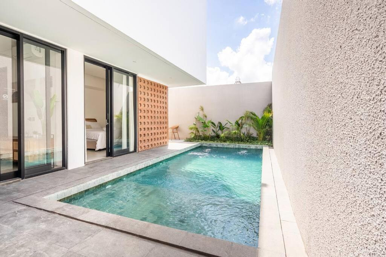 Swimming Pool 16