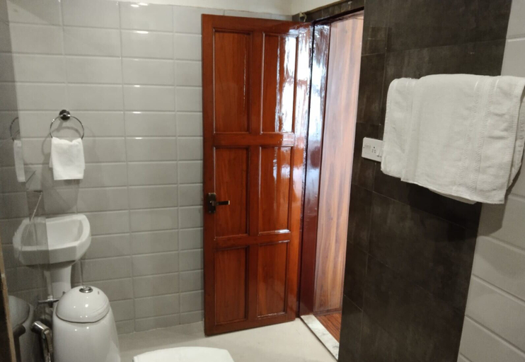 Bathroom 3, Hotel Kolkata, North 24 Parganas