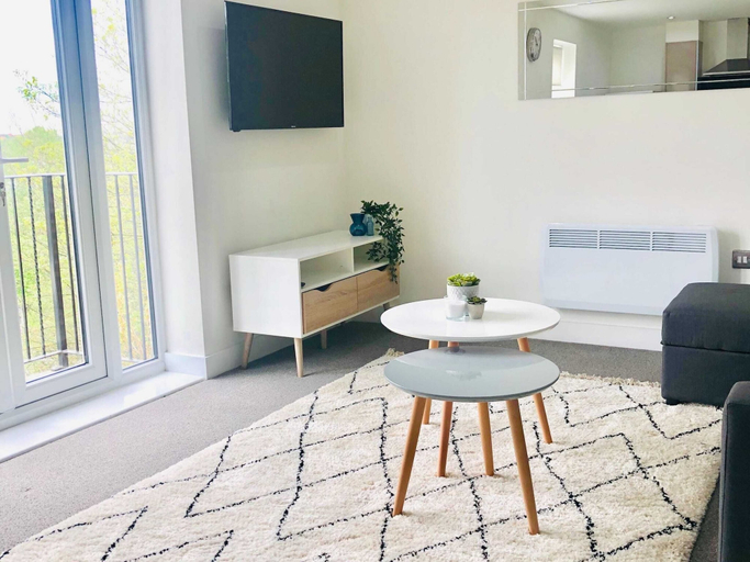 Dining 3, Two-bedroom Near Windsor Castle by Belvilla, Slough