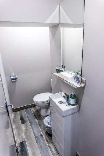 Bathroom 2, Peggy Moores
