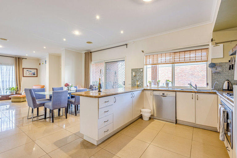 Food & Drinks 4, StayAU Family Home in Caroline Springs, Melton - East