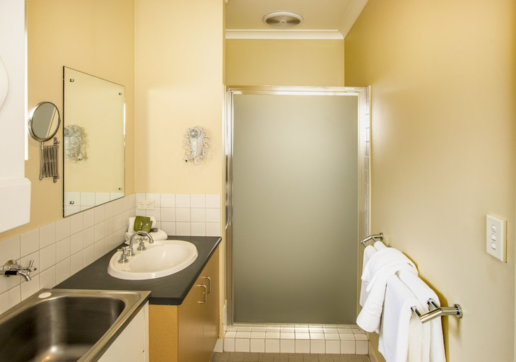 Bathroom 4, Amalfi Resort Busselton, Busselton