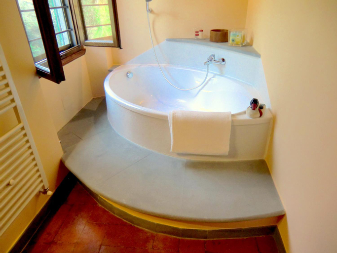 Bathroom 4