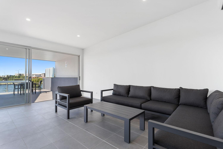 Others 5, Waterline at Oceanside, Caloundra - Kawana