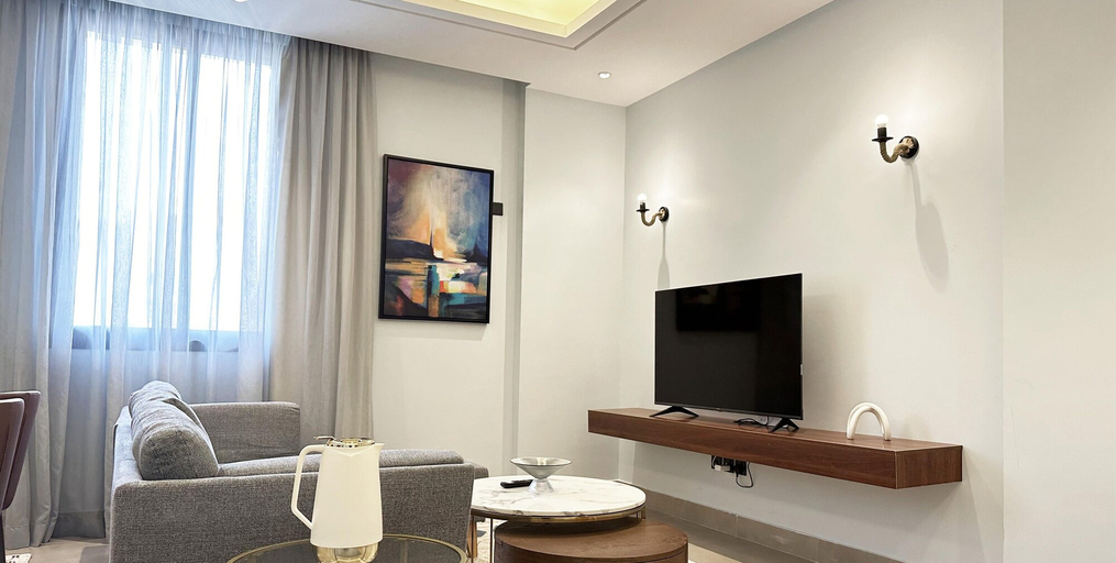 Others 3, Kease Malqa B-1 Royal Blackness AZ18, Riyadh