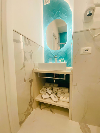 Bathroom 2, Sorrento Lux Suite, Napoli