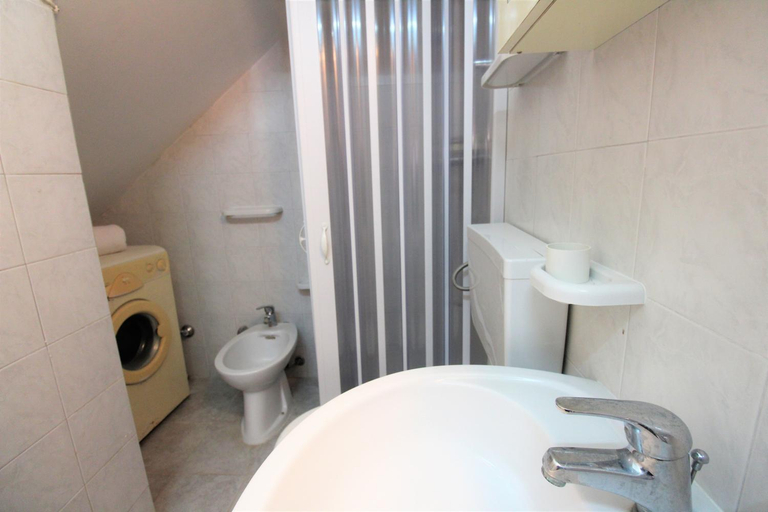 Bathroom 3, Trilocale arancione climatizzato con terrazza panoramica, Lecce