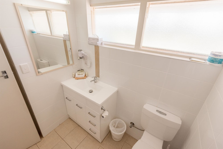 Bathroom 4, Hospitality Carnarvon, SureStay by Best Western, Carnarvon