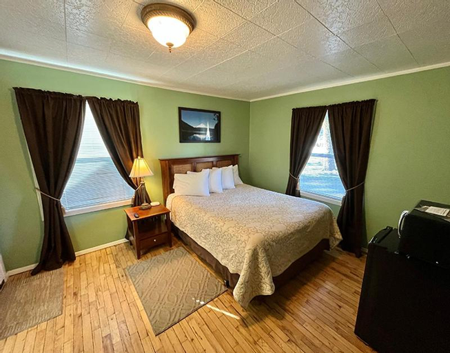 Bedroom 3, The Cascade Motel, Hood River