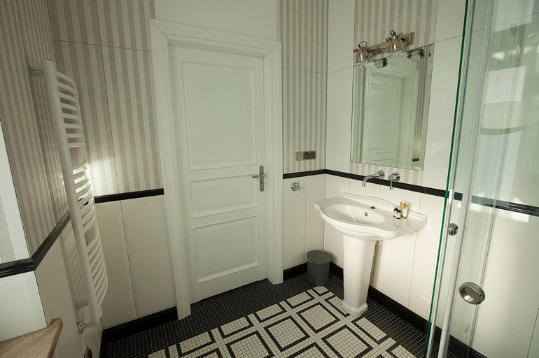 Bathroom 3, Comfort Art by Grand Apartments, Sopot