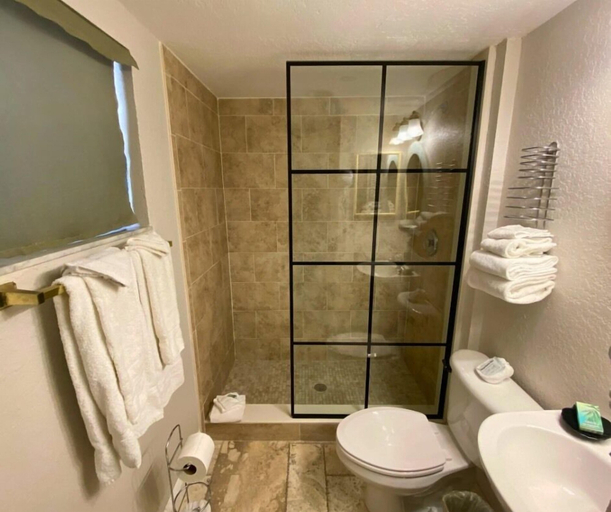 Bathroom 3, Beso Del Sol Resort, Pinellas