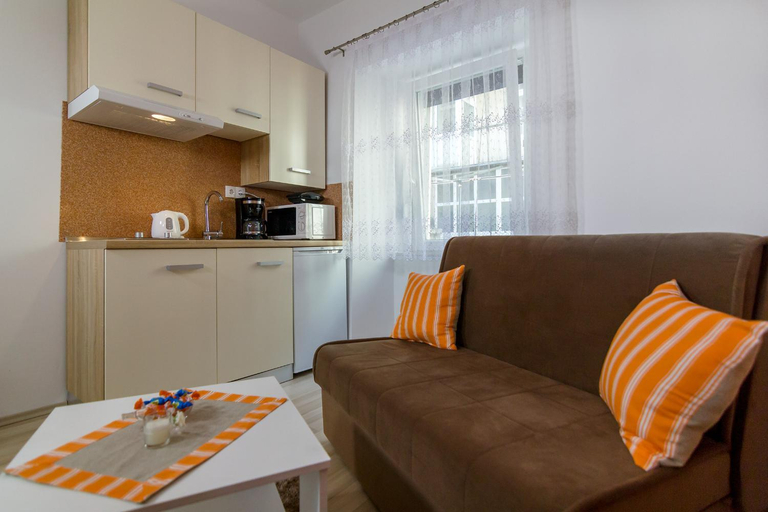 Others 5, Apartments Trend 2, Rijeka