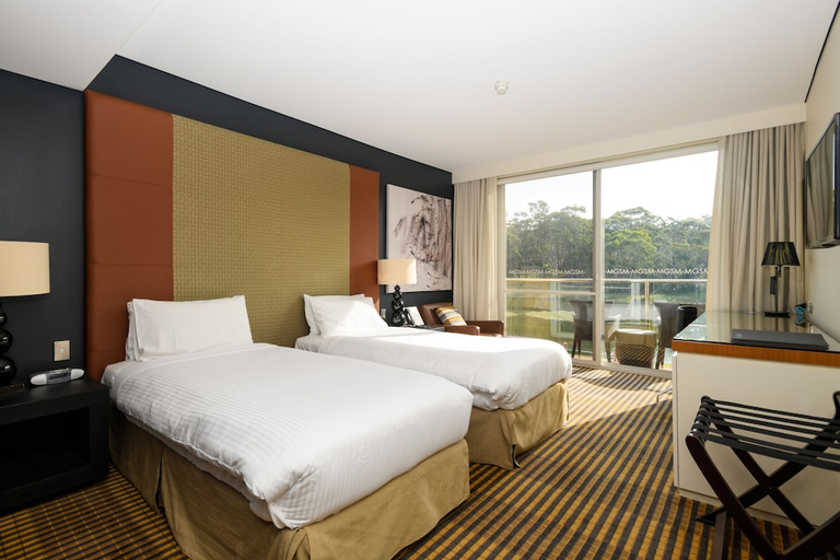 Bedroom 2, Lakeside Hotel and Conference Center, Sydney