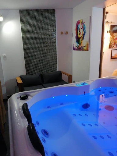 Others 4, Maison Deco Pop Et Chaleureuse Avec Spa, Sauna, Pas-de-Calais