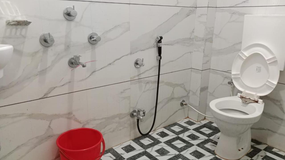 Bathroom 5, Hotel Shivalay Palace Maheshwar, West Nimar