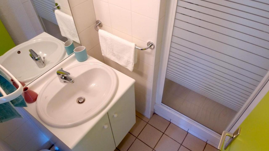 Bathroom 5, Vvf Villages Vendes, Cantal