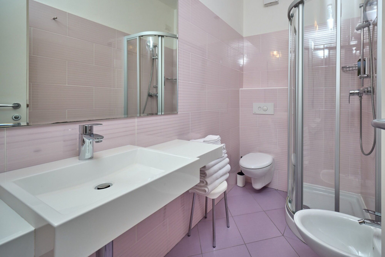 Bathroom 3, Hotel Geier, Trento
