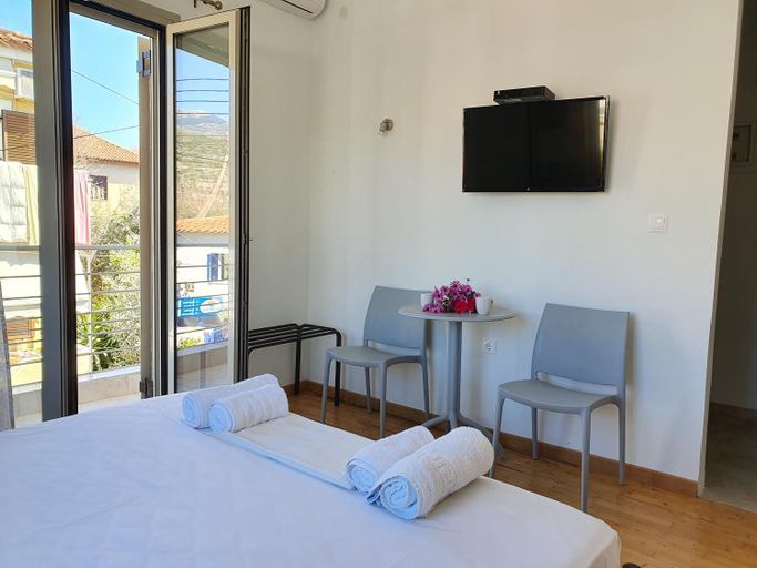 Others 5, Tasos Rooms, Peloponnese