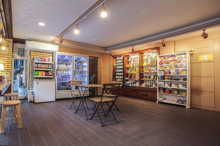 Food & Drinks, Nackta Pension, Pocheon