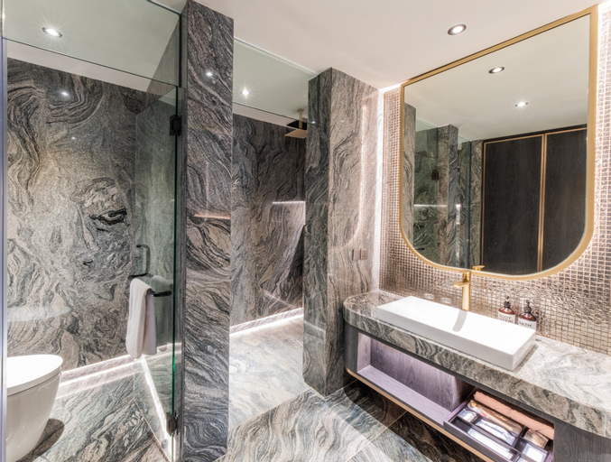 Bathroom 14