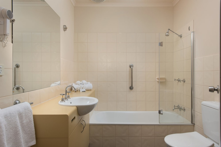 Bathroom 4, Country Club Villas, Meander Valley