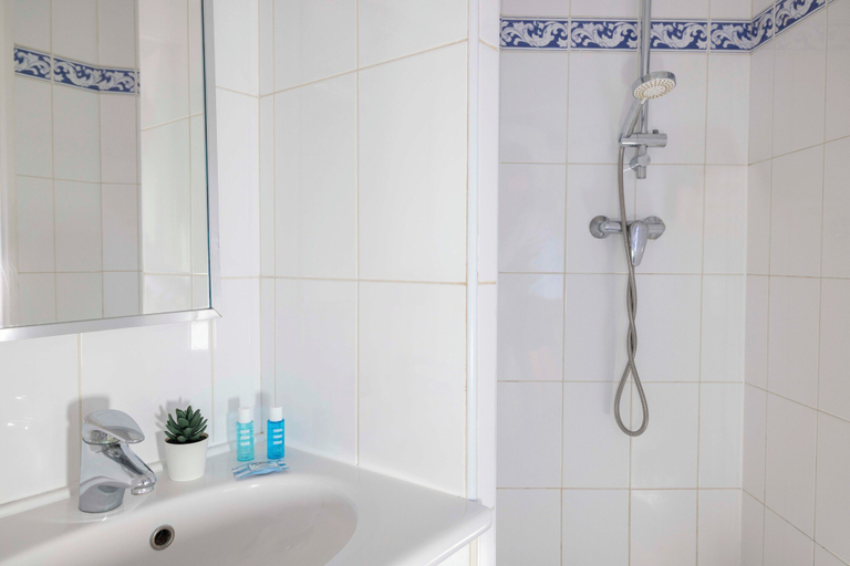 Bathroom 4, Grand Hôtel du Calvados - Opéra, Paris