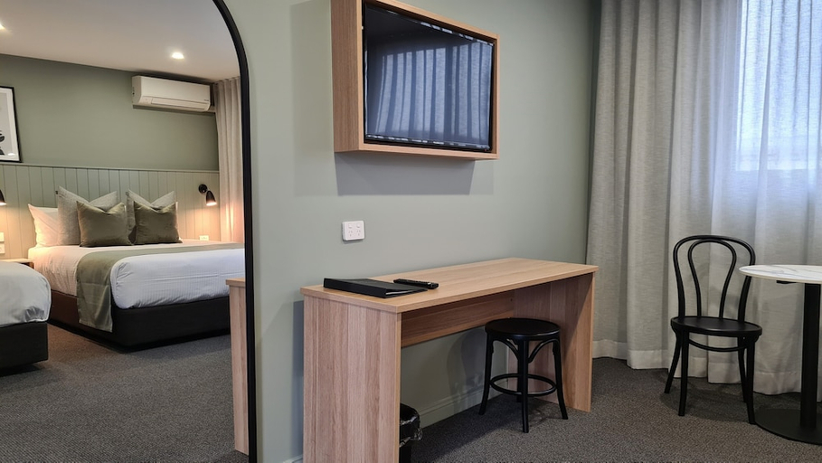 Bedroom 2, The Clairfield Hotel, Mid-Western Regional - Pt A