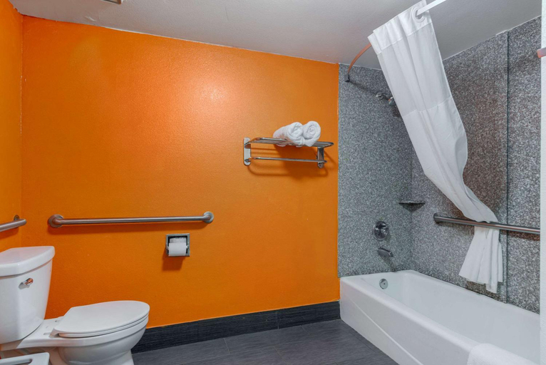 Bathroom 4, Quality Inn Acworth North, Cobb