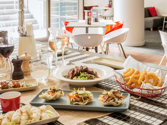 Food & Drinks 11