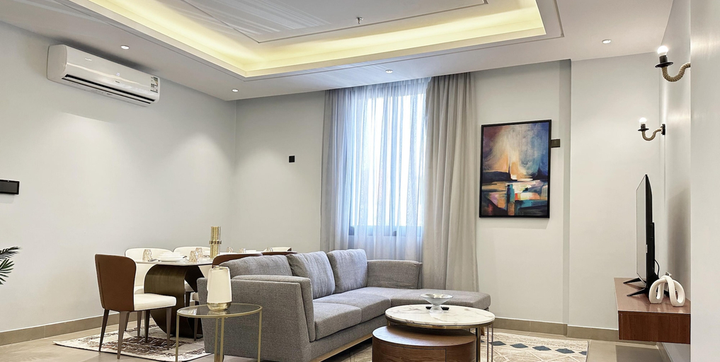 Others 4, Kease Malqa B-1 Royal Blackness AZ18, Riyadh