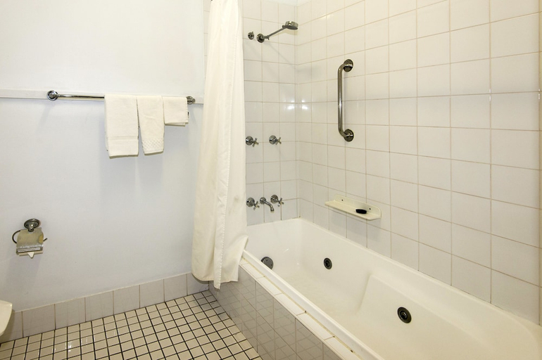 Bathroom 4, Mid City Motor Inn, Mackay - Pt A