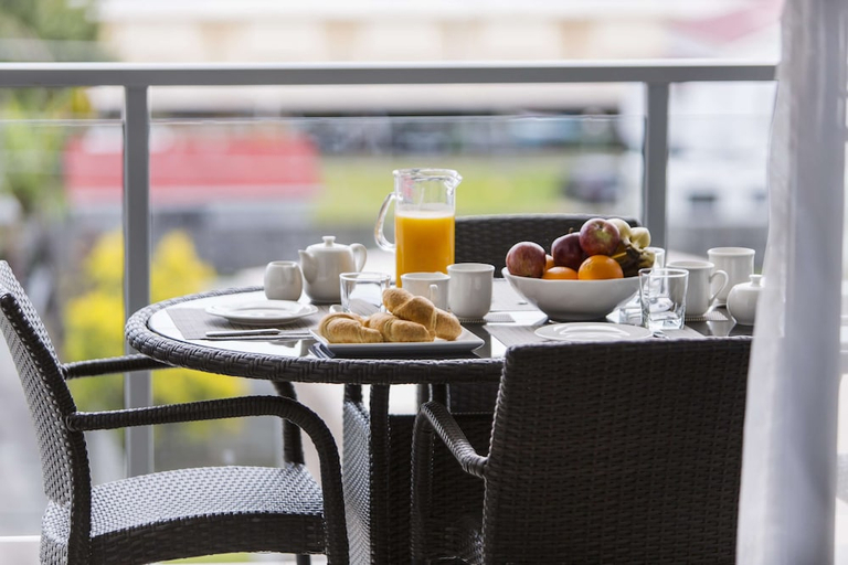 Food & Drinks, Oaks Mackay Carlyle Suites, Mackay - Pt A