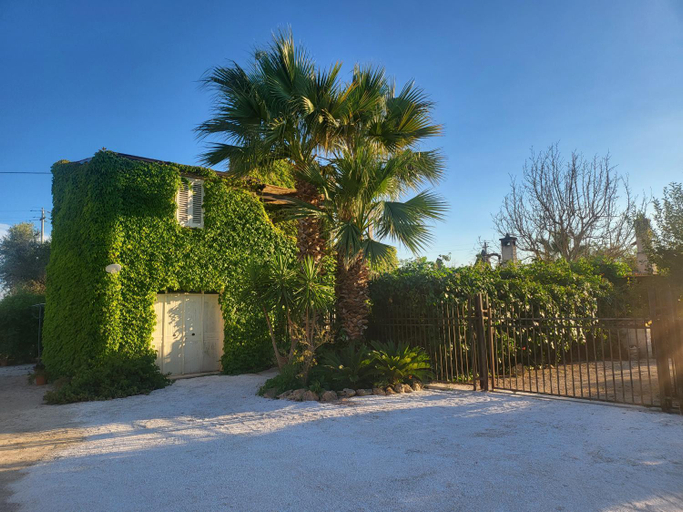 Exterior & Views 1, Borgo Guastaferri Villa & Pool !, Brindisi
