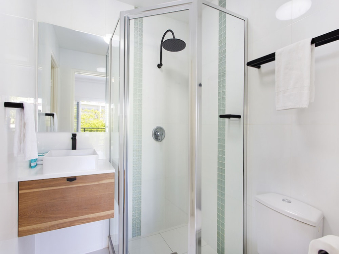 Bathroom 5, Rimini Holiday Apartments, Noosa - Noosa-Noosaville