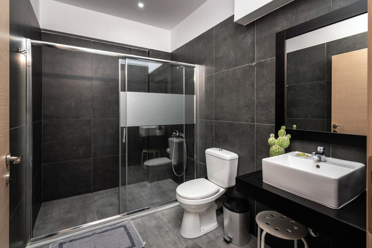 Bathroom 4, Porto Belissario, Crete