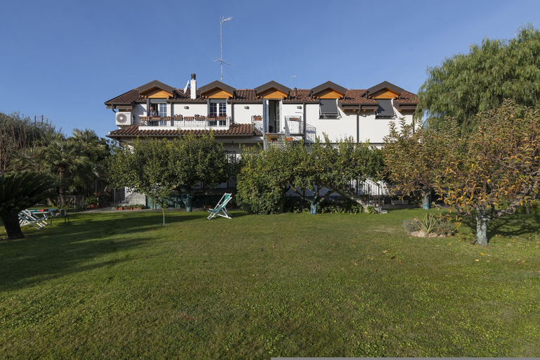 Room 5, La Casetta Sull Albero 900m From the sea, Savona