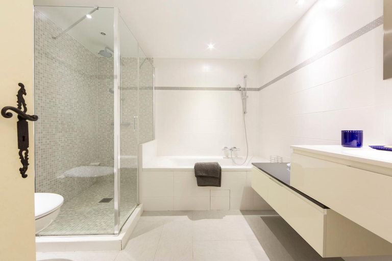 Bathroom 3, Large Provencal villa with swimming pool in lush greenery LIVE IN CANNES, Alpes-Maritimes