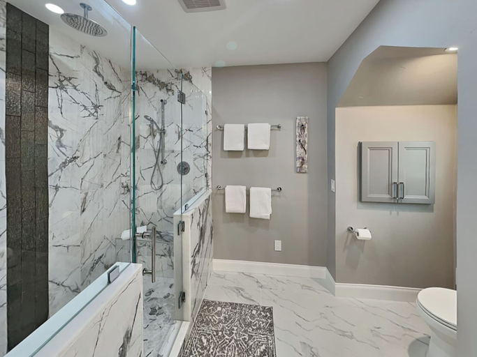 Bathroom 4, Sunrise Soiree, Lee
