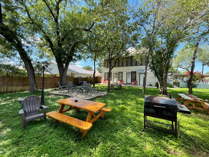 Others 3, Carriage Inn - Cottage, Bandera