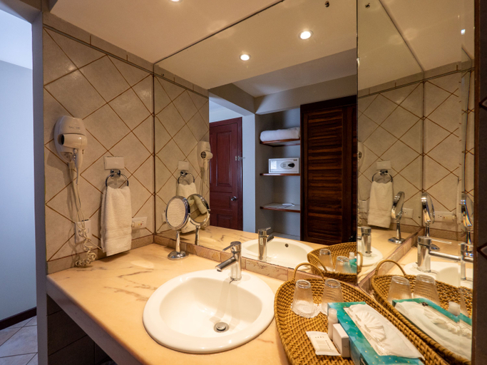 Bathroom 4, Papagayo Golden Palms Beachfront Hotel, Carrillo