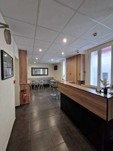 Others 5, Hotel D'Anjou, Hauts-de-Seine