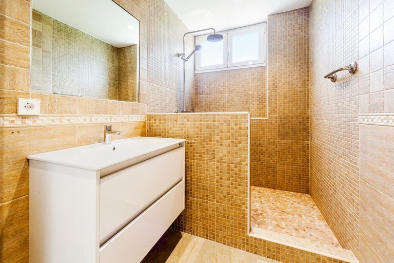 Bathroom 5, Cas Misser, Baleares