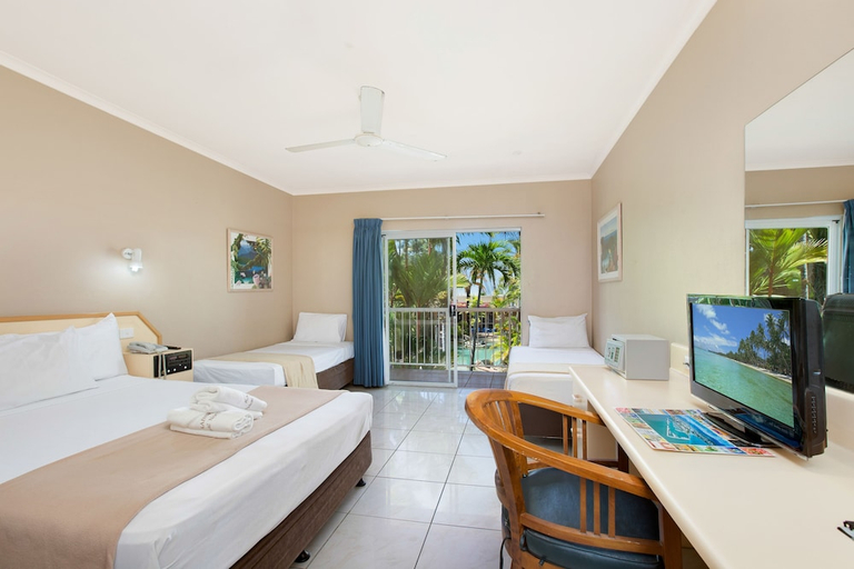 Bedroom 3, Hotel Tropiq, Cairns