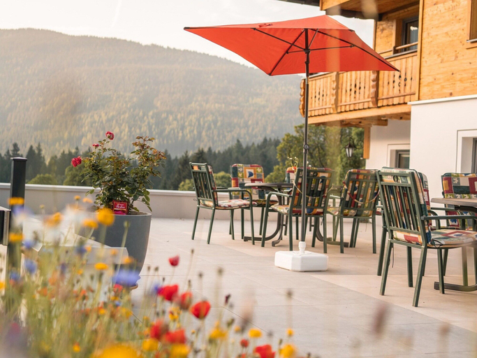 Food & Drinks, Chalet in Filzmoos with Sauna Mountain Views, Sankt Johann im Pongau