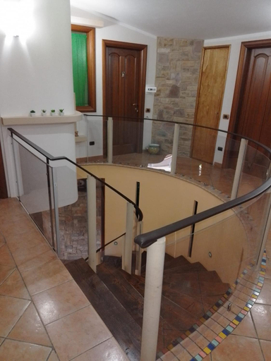 Others 2, B&B Marinella, Salerno