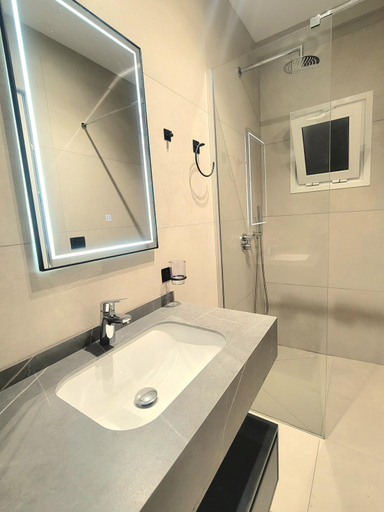 Bathroom, Geer Inn 3, Vlorës
