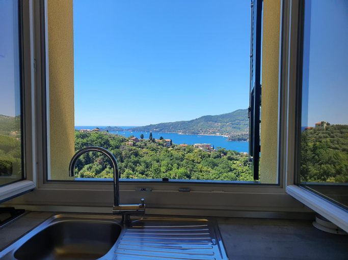 Others 5, Villa Joana, Genova