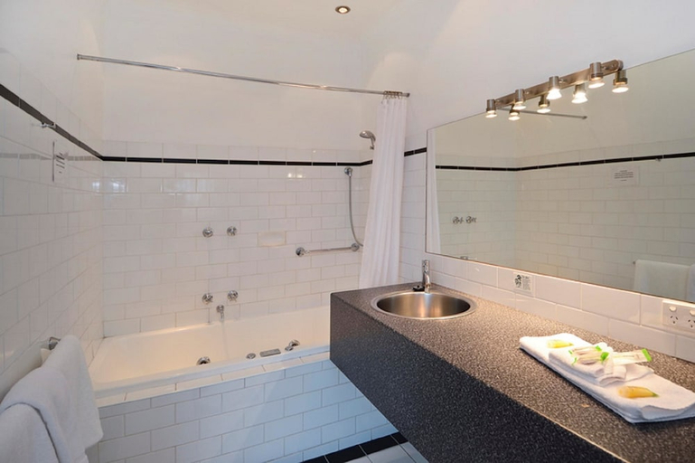 Bathroom 5, Best Western Geelong Motor Inn & Serviced Apartments, Geelong West