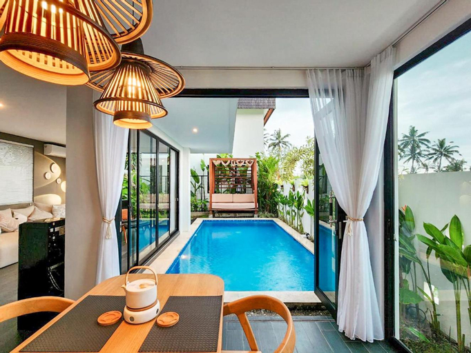 Swimming Pool 13